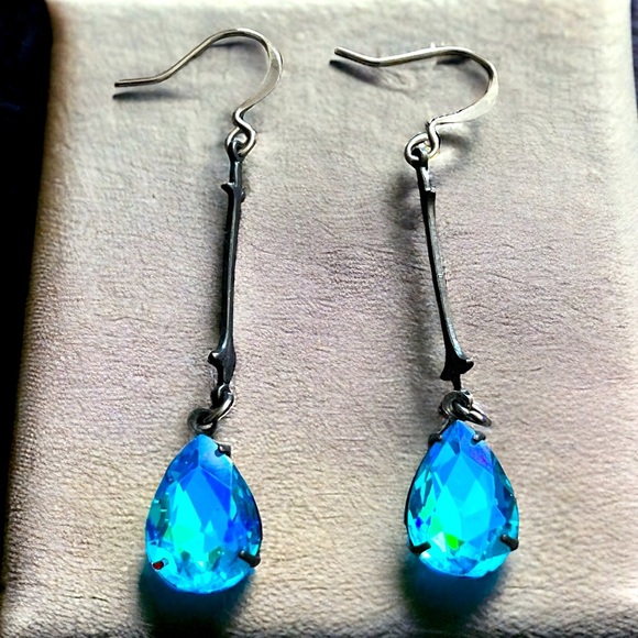 Jewelry - Beautiful Blue drop Earrings
